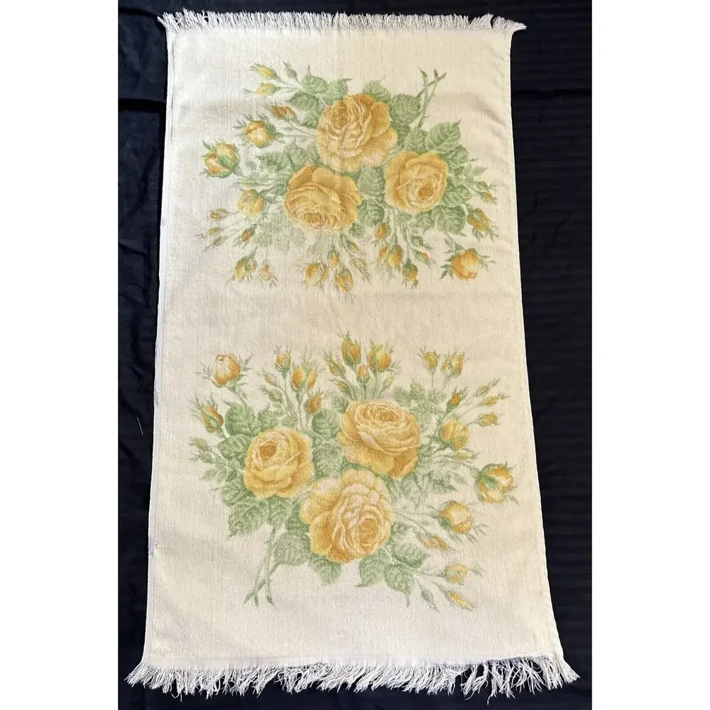 vintage lady pepperell Romantic Yellow Roses Bath Towel